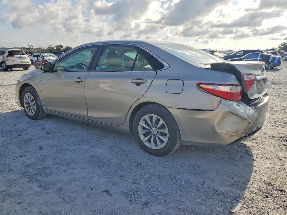 2016 TOYOTA CAMRY LE — Фото 2 из 12