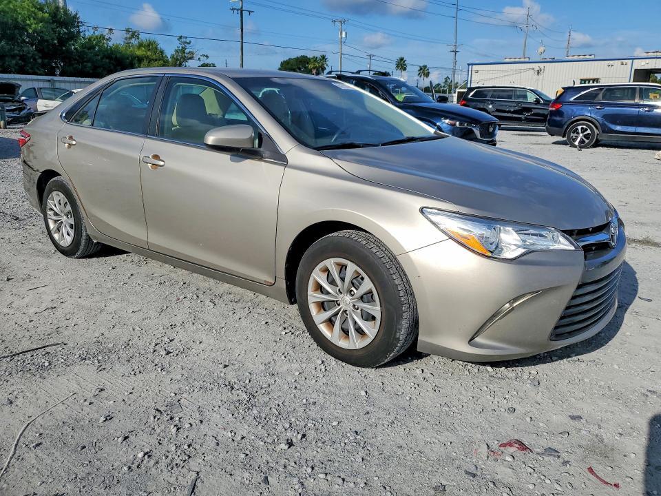 2016 TOYOTA CAMRY LE — Фото 4 из 12