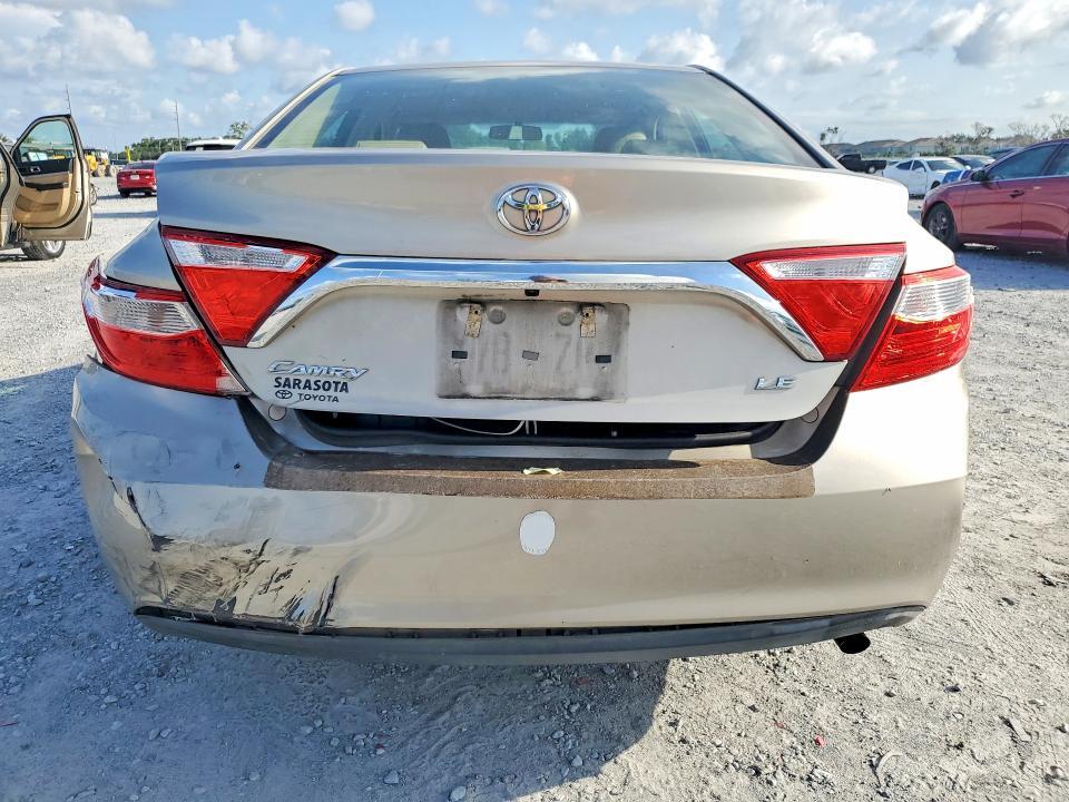 2016 TOYOTA CAMRY LE — Фото 6 из 12