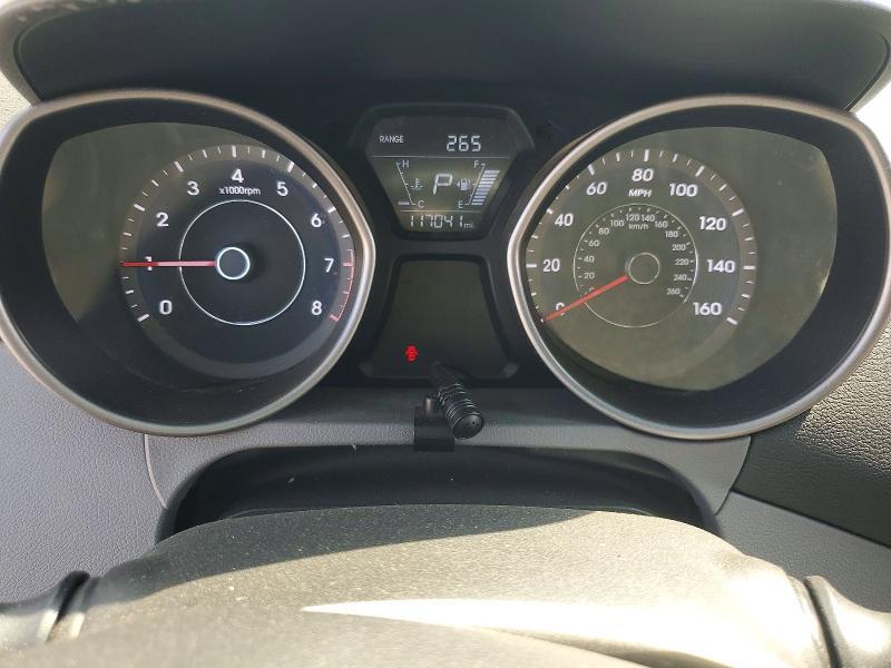 2016 HYUNDAI ELANTRA SE — Фото 9 из 13