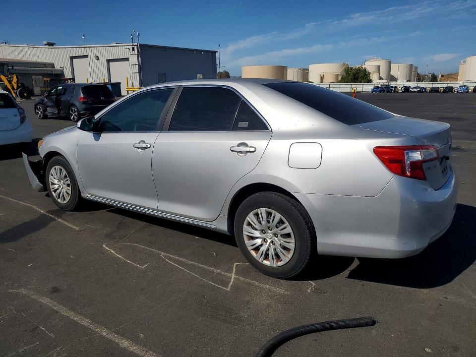 2012 TOYOTA CAMRY LE — Фото 2 из 12