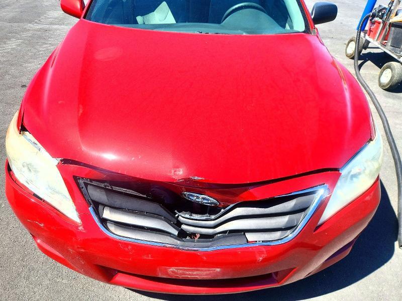 2010 TOYOTA CAMRY LE — Фото 11 из 12