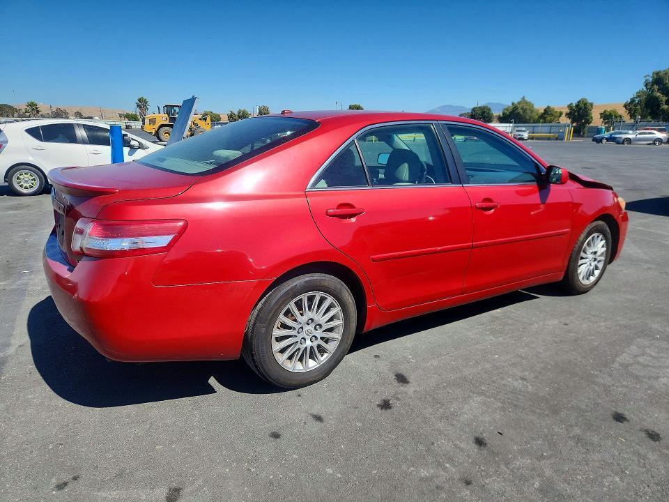 2010 TOYOTA CAMRY LE — Фото 3 из 12
