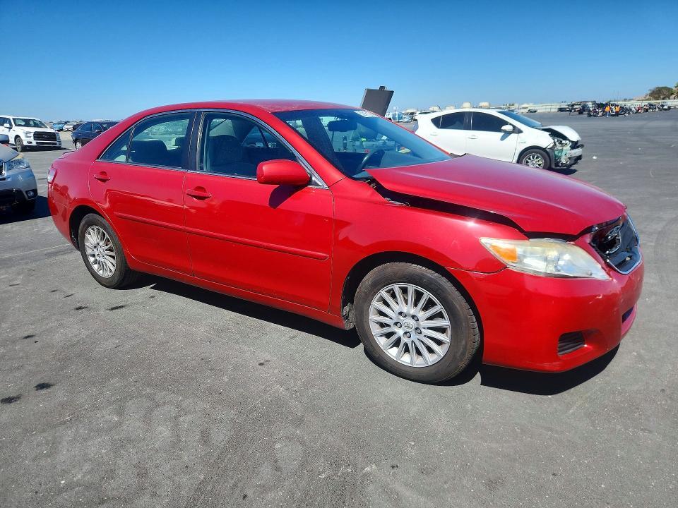 2010 TOYOTA CAMRY LE — Фото 4 из 12