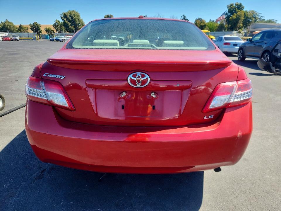 2010 TOYOTA CAMRY LE — Фото 6 из 12