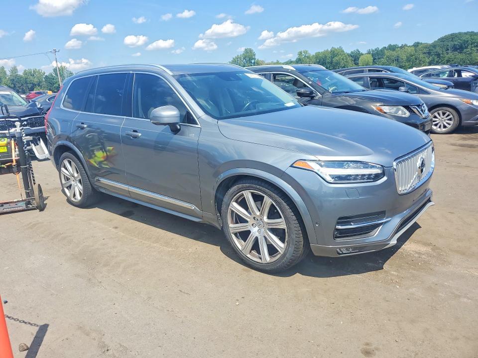 2017 VOLVO XC90 T6 — Фото 4 из 13