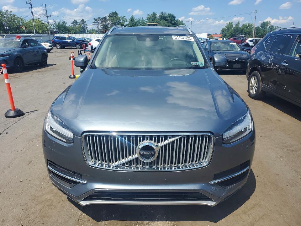 2017 VOLVO XC90 T6 — Фото 5 из 13
