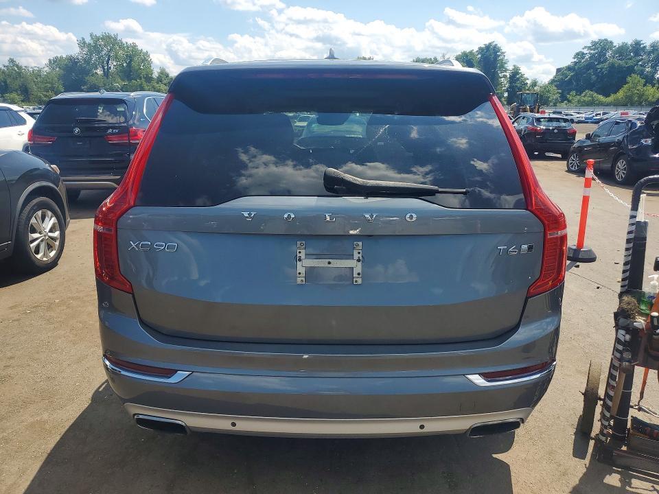 2017 VOLVO XC90 T6 — Фото 6 из 13