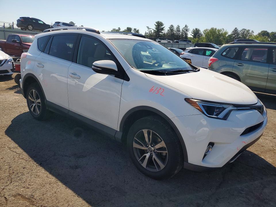 2017 TOYOTA RAV4 XLE — Фото 4 из 13