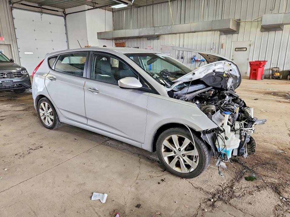 2012 HYUNDAI ACCENT SE — Фото 4 из 15