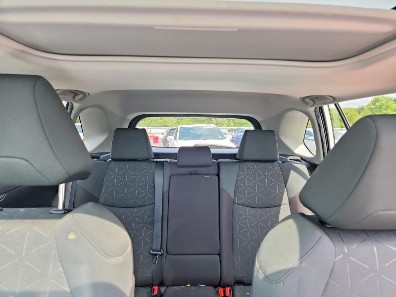 2023 TOYOTA RAV4 XLE — Фото 10 из 13