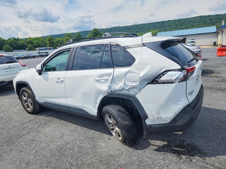 2023 TOYOTA RAV4 XLE — Фото 2 из 13