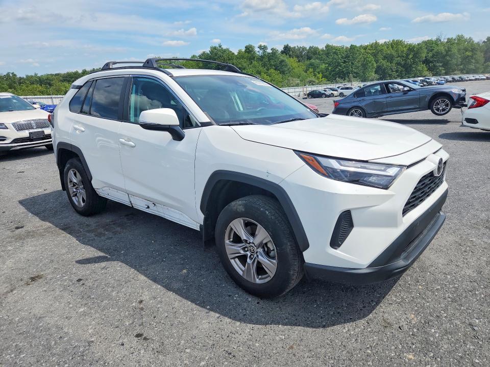 2023 TOYOTA RAV4 XLE — Фото 4 из 13