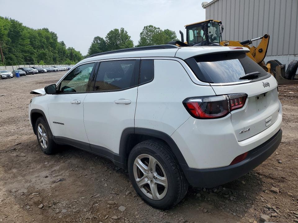 2023 JEEP COMPASS LATITUDE — Фото 2 из 14