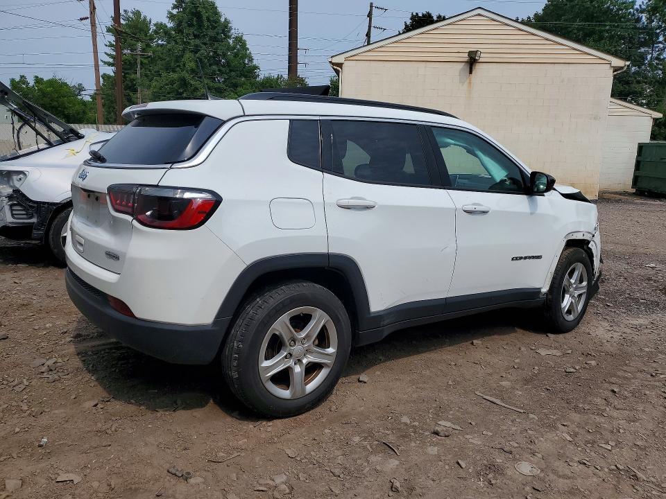 2023 JEEP COMPASS LATITUDE — Фото 3 из 14