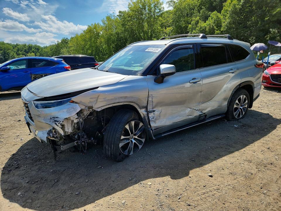 2022 TOYOTA HIGHLANDER 5TDHZRBH4NS229494
