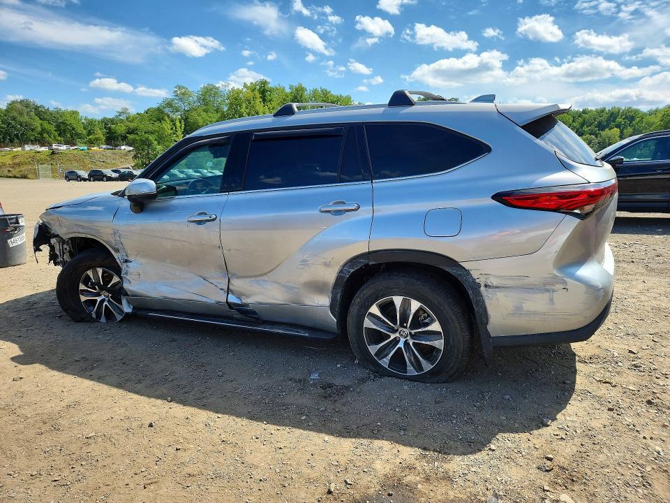 2022 TOYOTA HIGHLANDER XLE — Фото 2 из 12