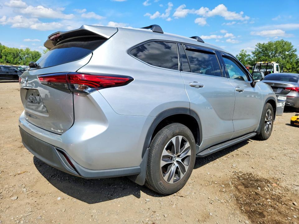 2022 TOYOTA HIGHLANDER XLE — Фото 3 из 12