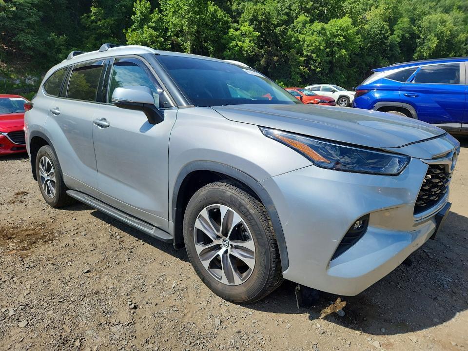 2022 TOYOTA HIGHLANDER XLE — Фото 4 из 12