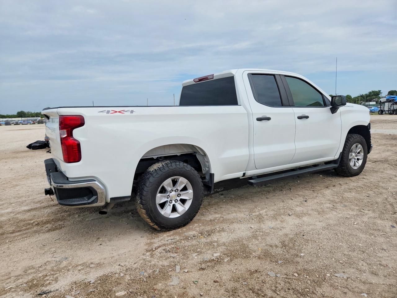 2021 CHEVROLET SILVERADO K1500 — Фото 3 из 13