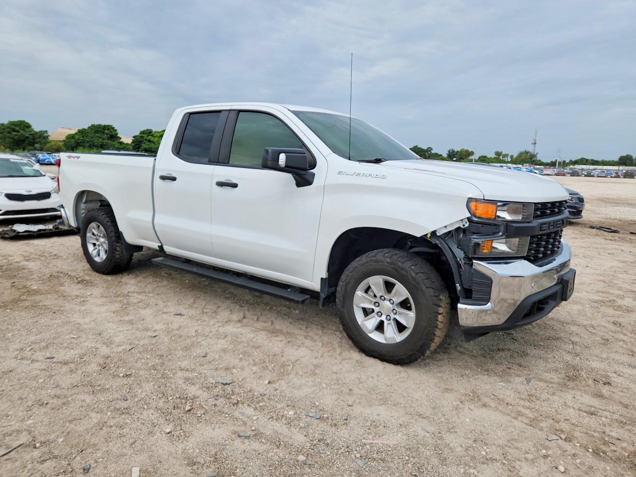 2021 CHEVROLET SILVERADO K1500 — Фото 4 из 13