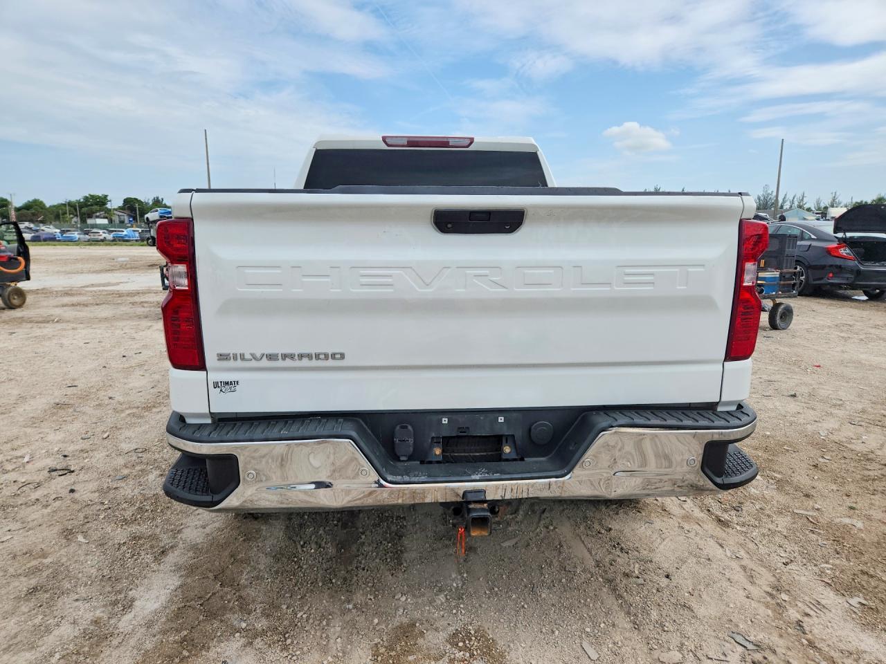 2021 CHEVROLET SILVERADO K1500 — Фото 6 из 13