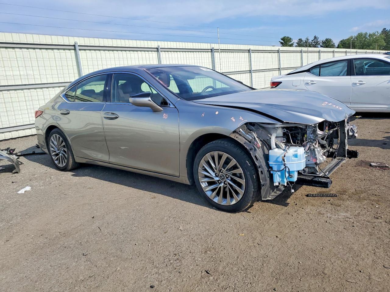 2019 LEXUS ES 350 — Фото 4 из 13