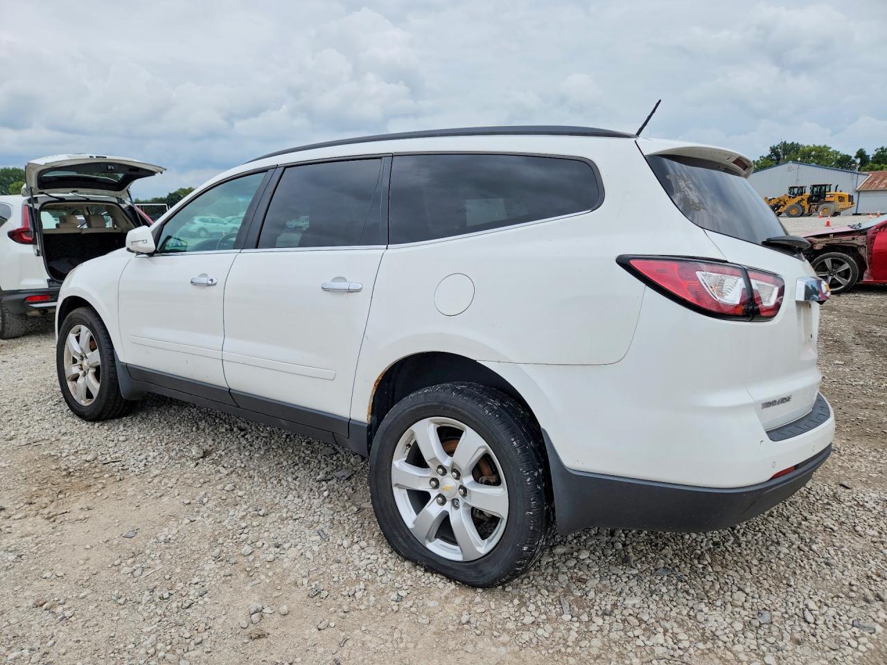 2017 CHEVROLET TRAVERSE LT — Фото 2 из 13