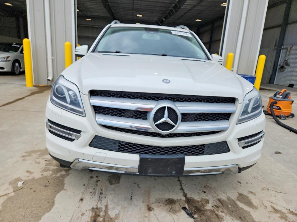 2015 MERCEDES-BENZ GL 450 4MATIC — Фото 5 из 12