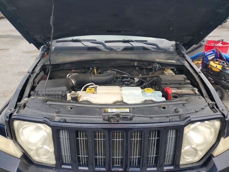 2011 JEEP LIBERTY SPORT — Фото 12 из 13