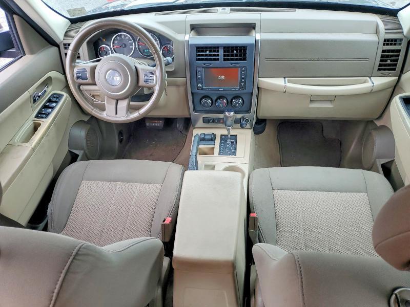 2011 JEEP LIBERTY SPORT — Фото 8 из 13