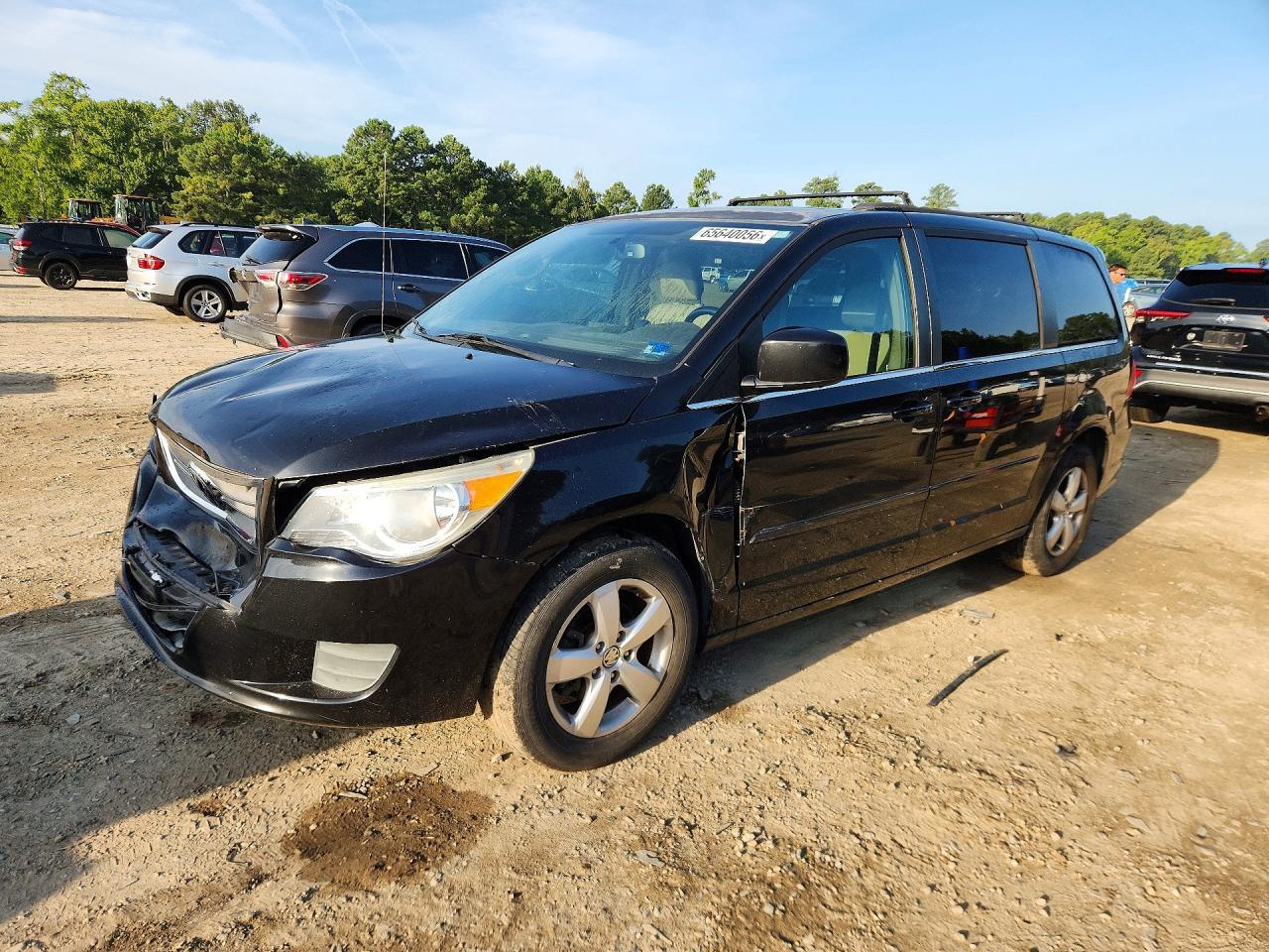 2011 VOLKSWAGEN ROUTAN 2V4RW3DG0BR625799