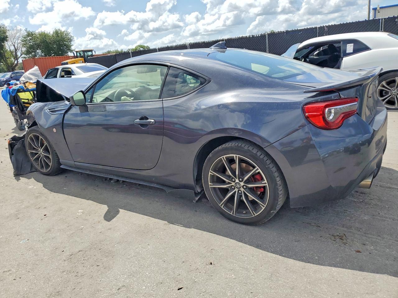 2019 TOYOTA 86 BASE — Фото 2 из 12