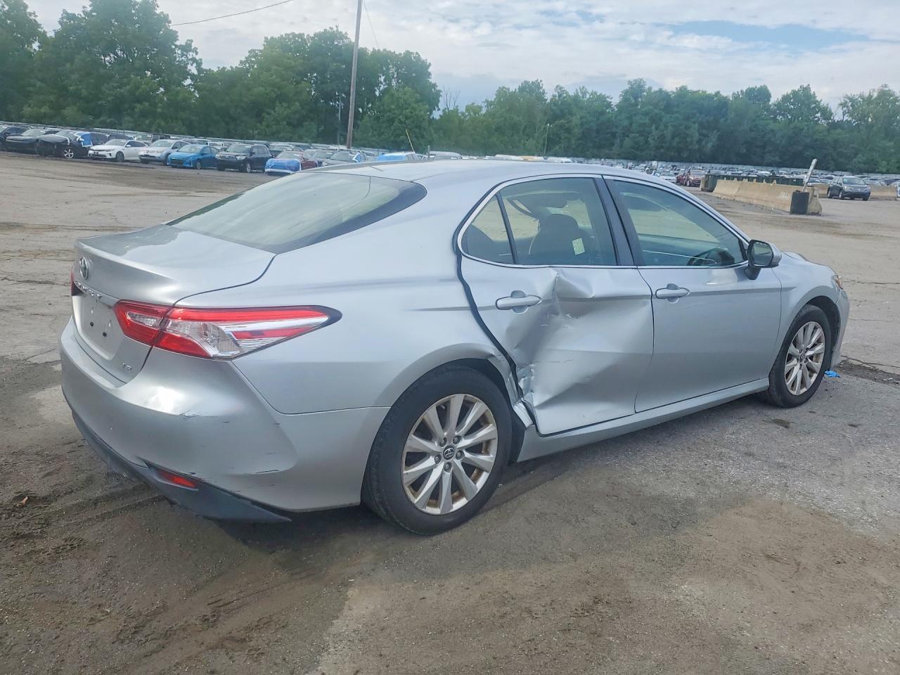 2018 TOYOTA CAMRY LE — Фото 3 из 11