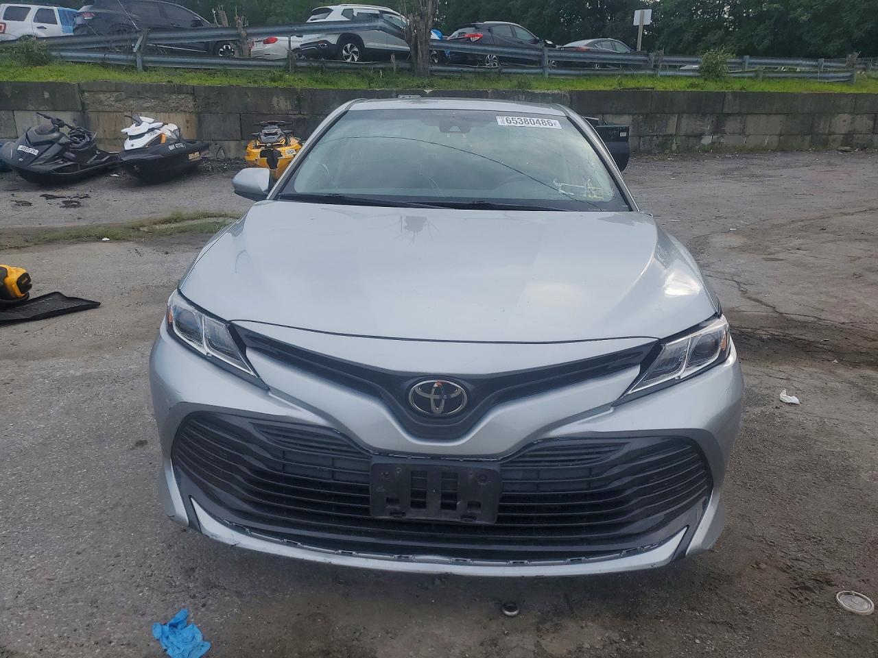 2018 TOYOTA CAMRY LE — Фото 5 из 11