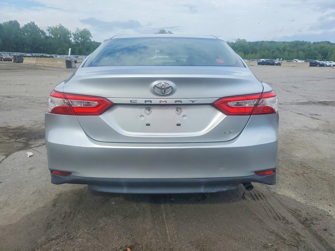 2018 TOYOTA CAMRY LE — Фото 6 из 11