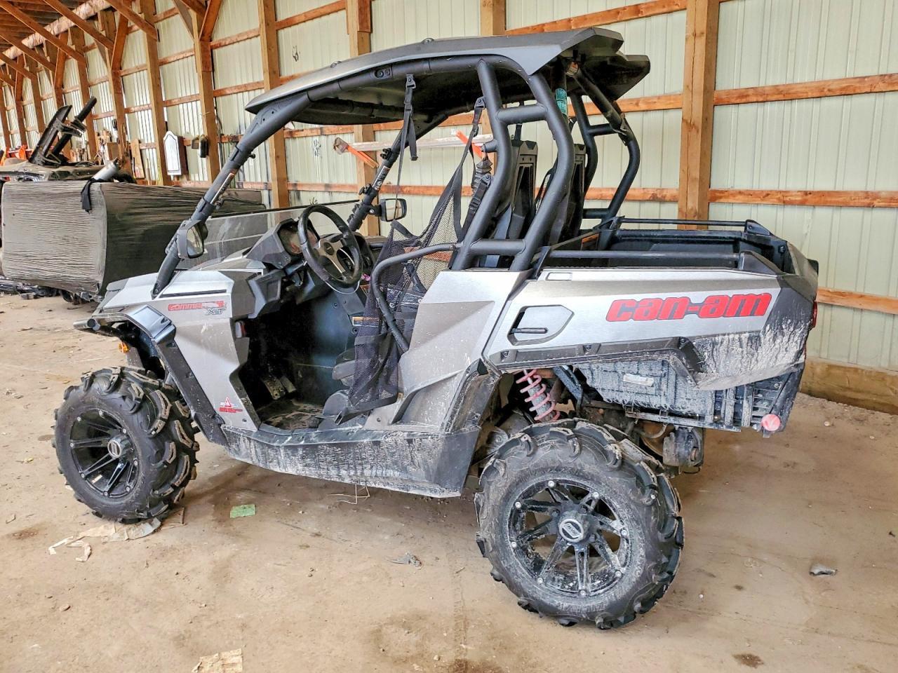 3JBKKAN21HJ000122 2017 CAN-AM COMMANDER photo no. 3