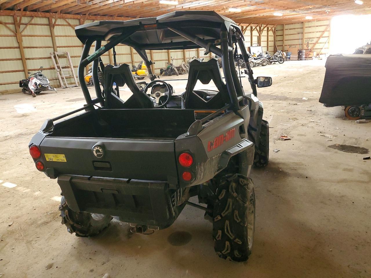 3JBKKAN21HJ000122 2017 CAN-AM COMMANDER photo no. 4