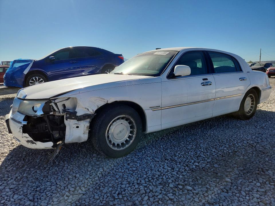 2001 LINCOLN TOWN CAR 1LNHM81W11Y672768