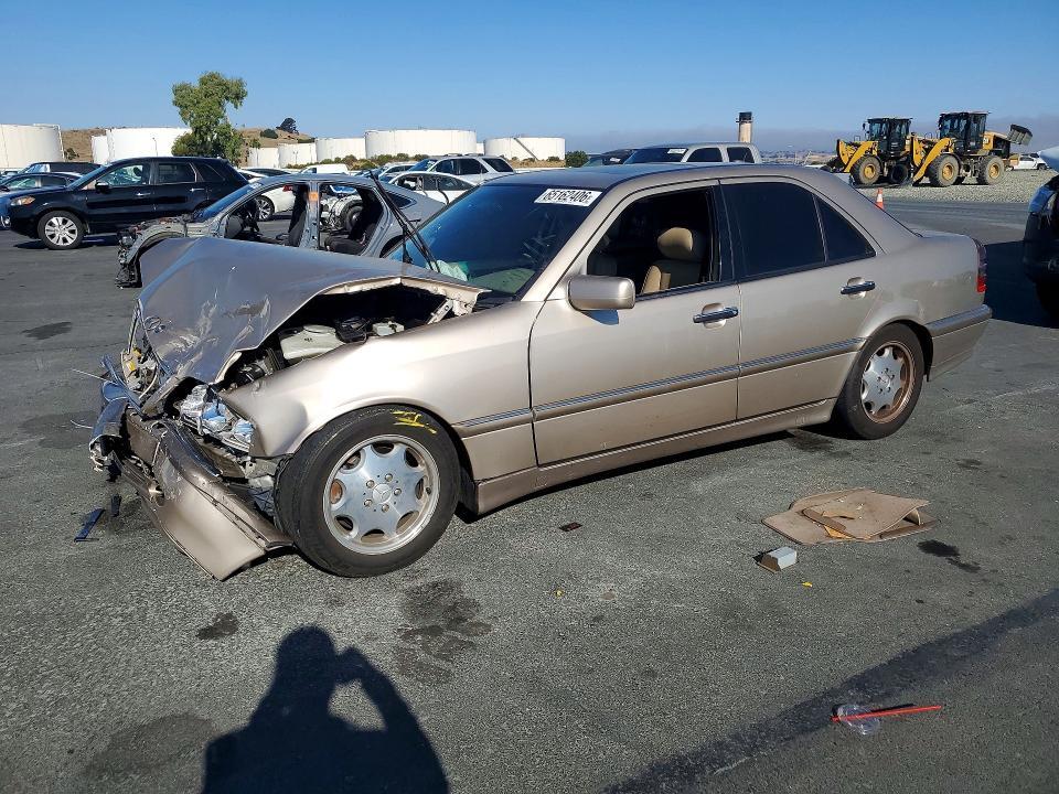 2000 MERCEDES-BENZ C WDBHA24GXYA852329