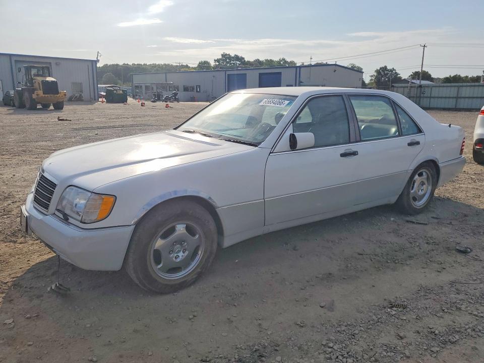 1992 MERCEDES-BENZ 500 WDBGA51E1NA033673