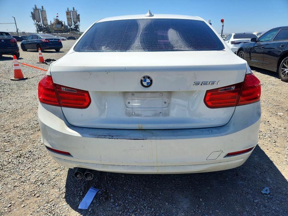 2012 BMW 328 I — Фото 6 из 12