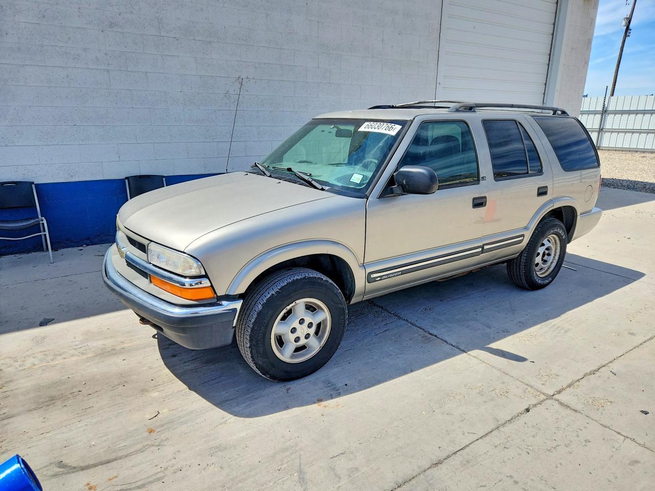 2000 CHEVROLET BLAZER 1GNDT13W8Y2273533