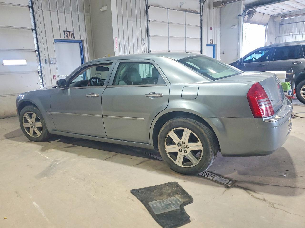2006 CHRYSLER 300C — Фото 2 из 12