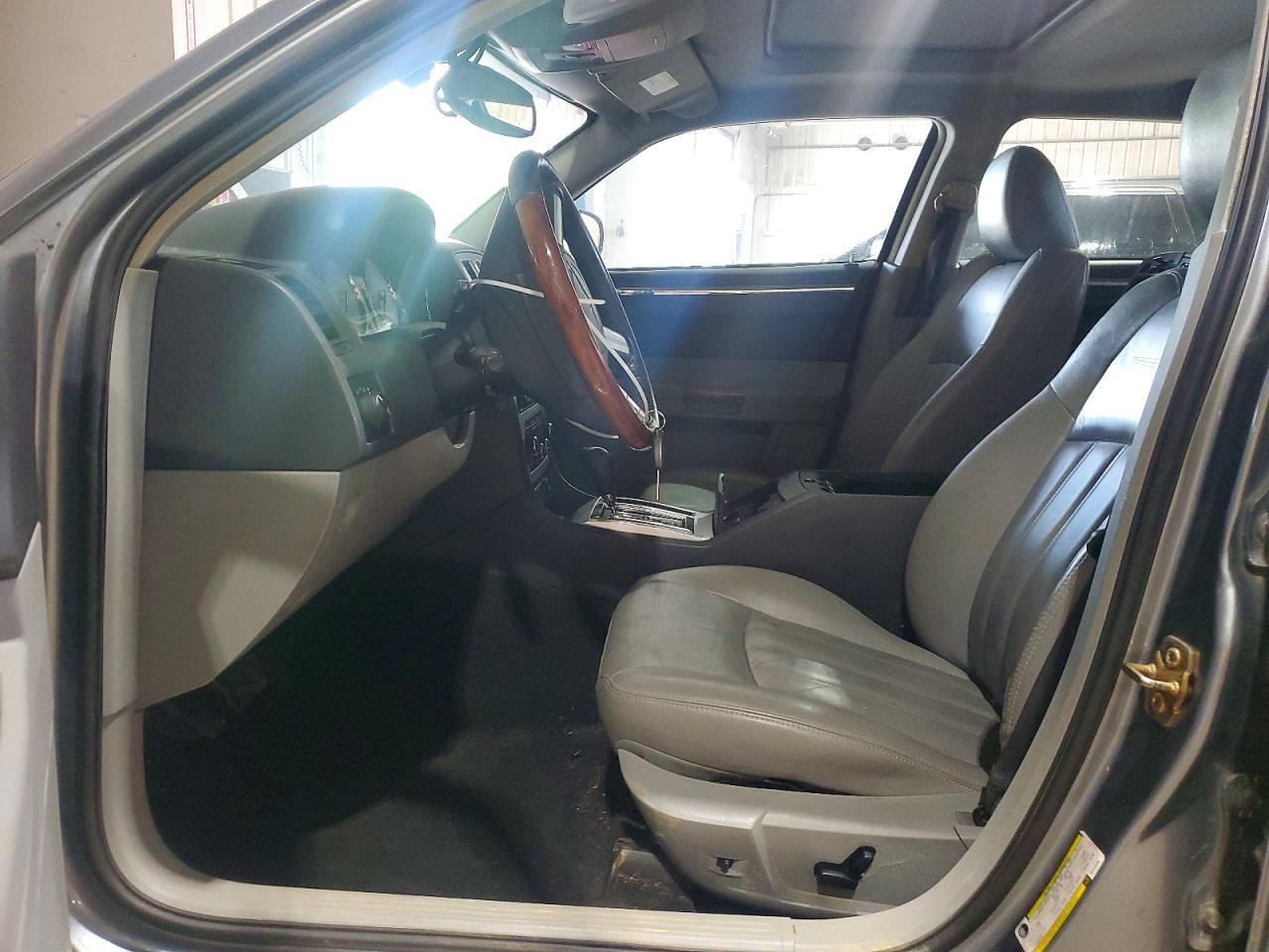 2006 CHRYSLER 300C — Фото 7 из 12
