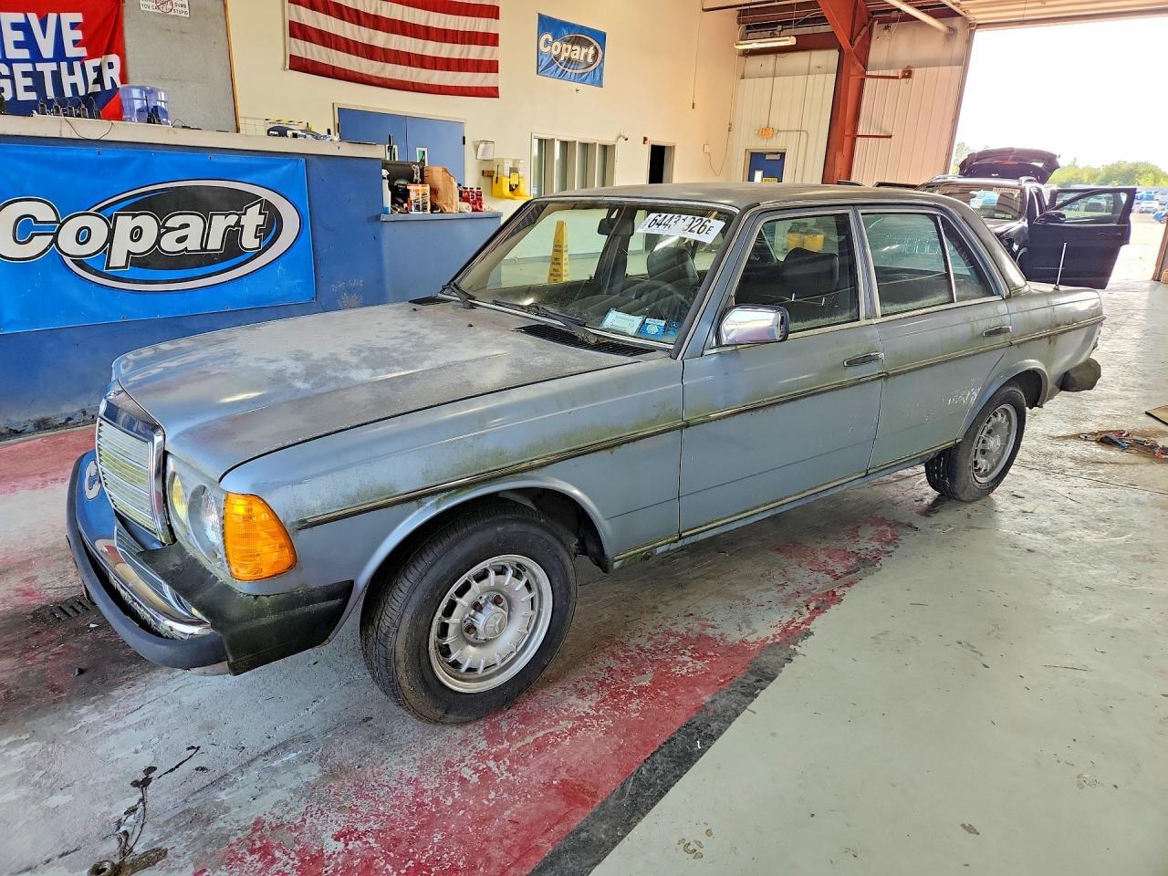 1983 MERCEDES-BENZ 300 WDBAB33A3DB027576