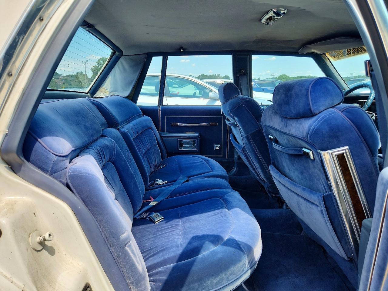1984 OLDSMOBILE DELTA 88 ROYALE BROUGHAM LS — Фото 10 из 12