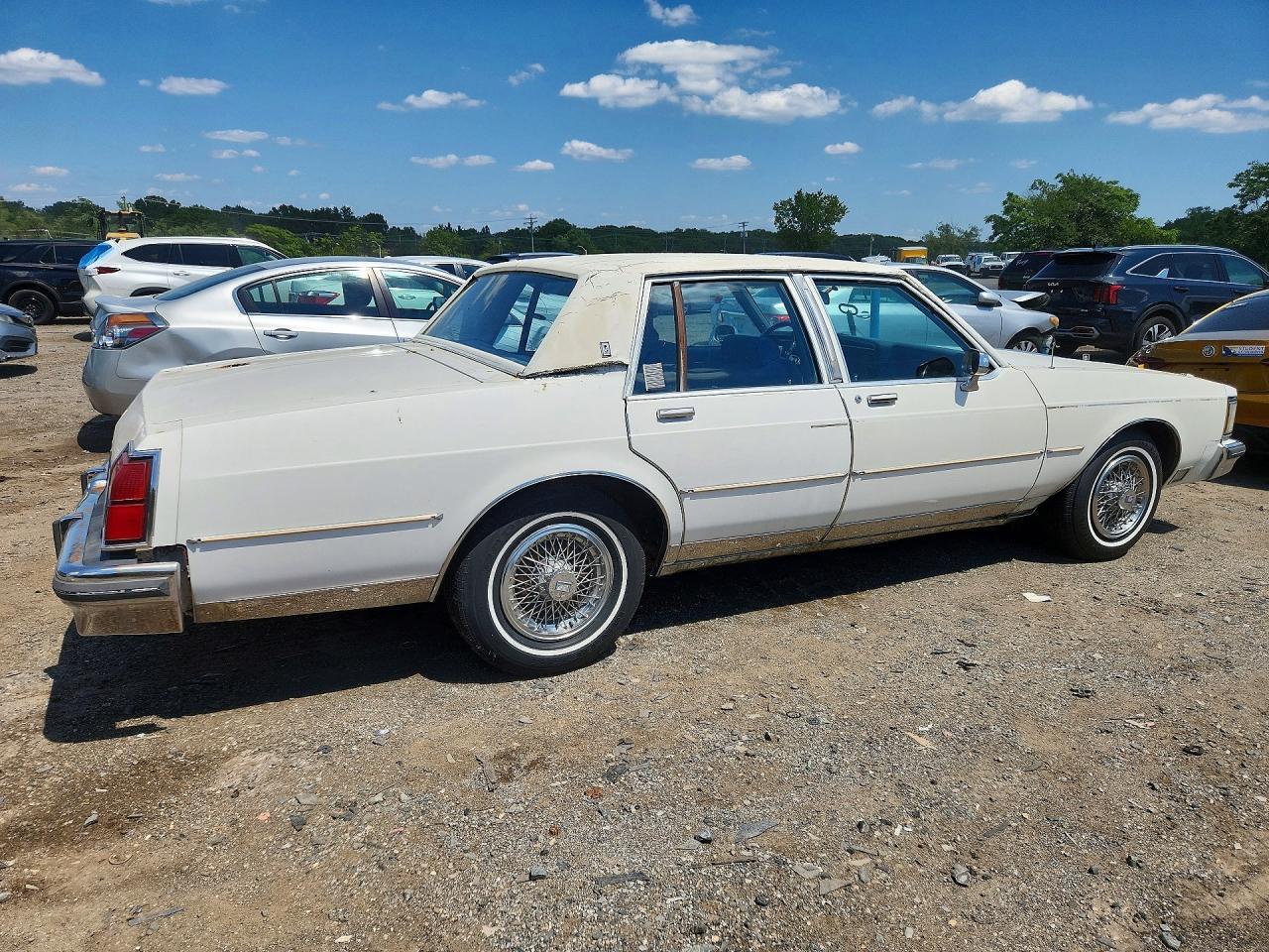 1984 OLDSMOBILE DELTA 88 ROYALE BROUGHAM LS — Фото 3 из 12