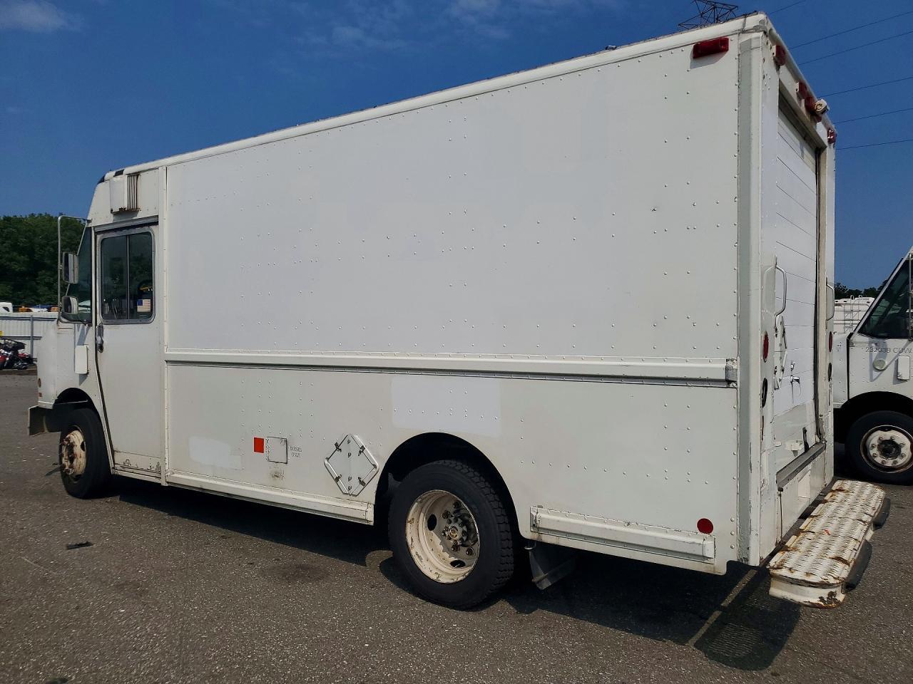 2000 FREIGHTLINER MT45 CHASSIS DELIVERY TRUCK — Фото 2 из 12