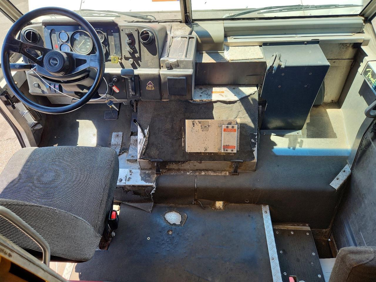 2000 FREIGHTLINER MT45 CHASSIS DELIVERY TRUCK — Фото 8 из 12